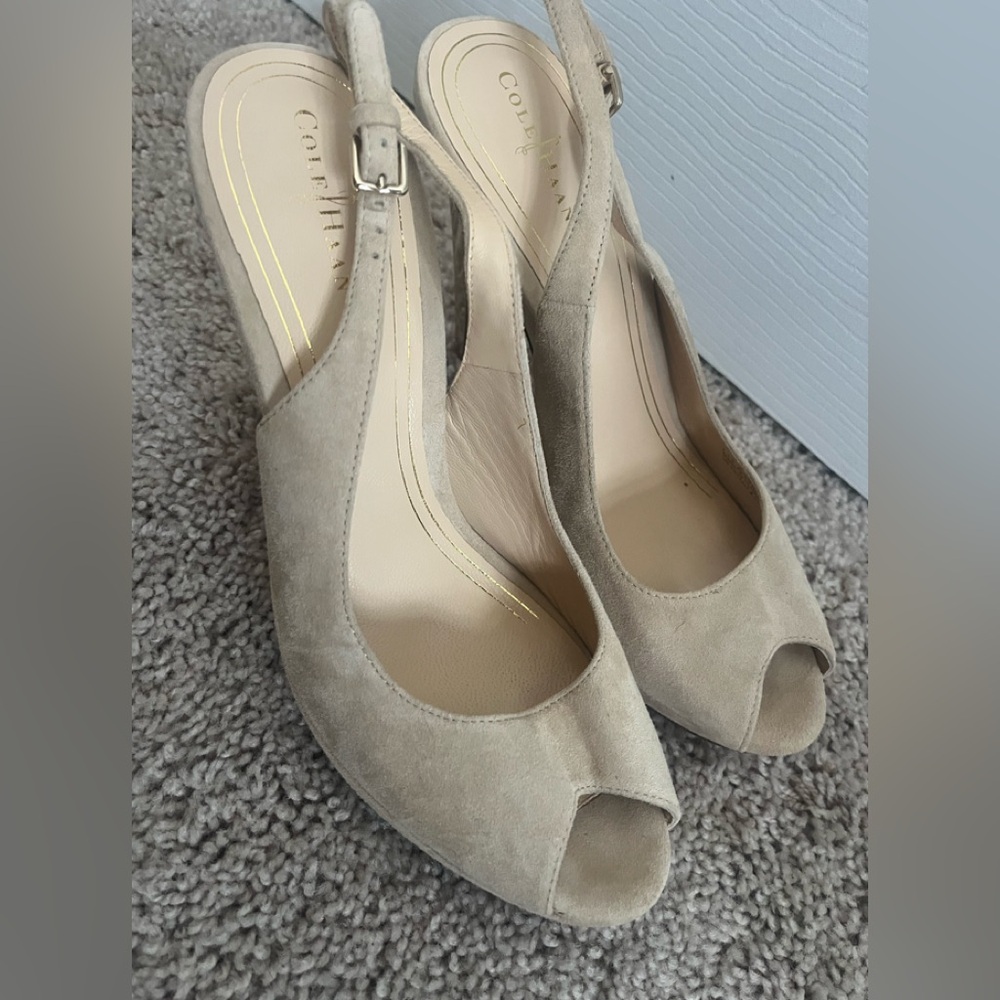 Cole Haan Nike Air Technology
Suede 3.5" Heel Pumps Peep Toe Open Slingback Sz 8